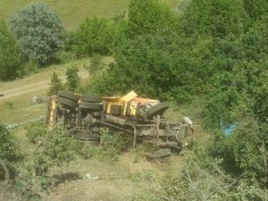 Tokat’ta Kamyon Uçuruma Yuvarlandı: 1 Ölü