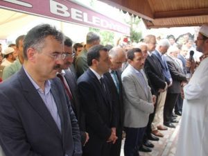İzmir Valisi Erol Ayyıldız’ın Babası Toprağa Verildi