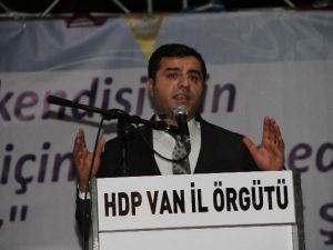Hdp Eş Genel Başkanı Demirtaş Van’da İftar Programına Katıldı