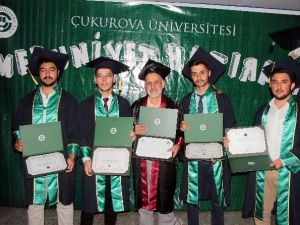 Emekli İmam 70 Yaşında Mezun Oldu, Torunları İle Törene Katıldı