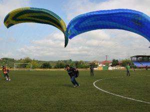 Akçakoca Yamaç Paraşütünde Cazibe Merkezi Oluyor
