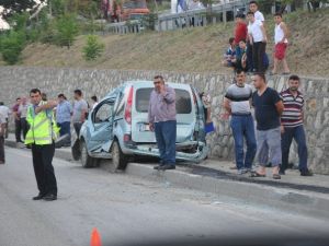 Yolcu Minibüsü Kaza Yaptı: 2 Yaralı