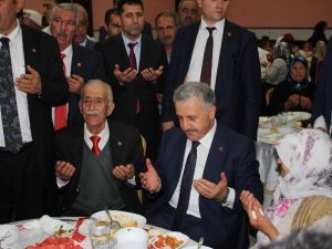 Bakan Arslan, Şehit Ve Gazi Aileleriyle İftarda Bir Araya Geldi
