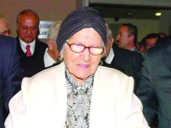 Eski Bakan İleri'nin Eşi Hakk'a Yürüdü