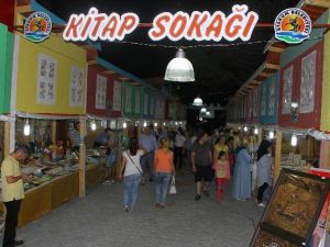 Atakum’da Kitap Sokağı Oluşturuldu