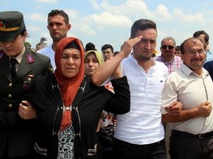 Şehit Annesi: "Kerimler Tükenmez Oğlum. Gülerek Gönderdim, Ağlamayacağım"