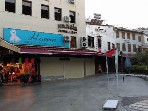 Kuşadası’nda Esnaf Zor Günler Geçiriyor