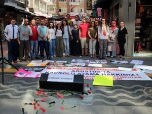 Öğretmen Adaylarından Tabutlu Eylem