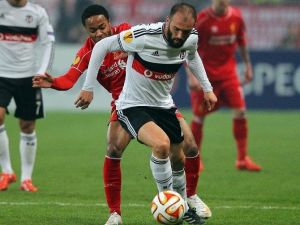 Serdar Kurtuluş İmza Aşamasında