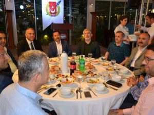 Gazeteciler Protokole İftar Verdi