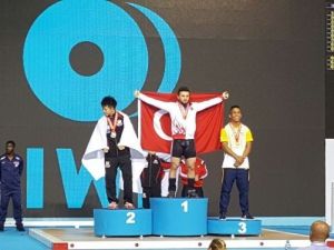 Halterde Altın Madalya