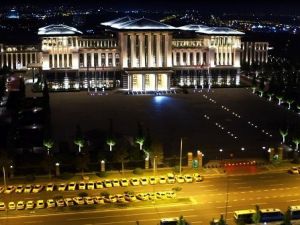 Cumhurbaşkanı Erdoğan, Esnaf Ve Vatandaşlar İle İftar Yaptı (2)