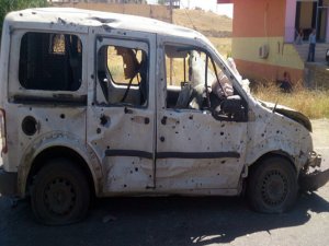 Diyarbakır'da polis aracına saldırı: 8 yaralı