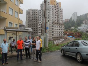 Evlerine Giden Yolu Konteyner ile Kapatan İnşaat Firmasının Şantiyeye Girişini Engellediler