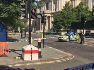 Londra’da Şüpheli Paket Alarmı