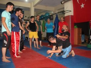 19 Mayıs’ta Karışık Dövüş Sanatları Tanıtıldı
