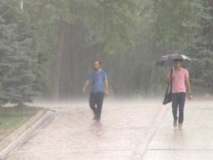 Sakarya’da Kısa Süreli Sağanak Serinletti