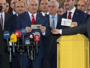 Başbakan Yıldırım: "Vatan Toprağının Korunması İçin Verdiğiniz Mücadeleyi Milletçe Yürekten Destekliyoruz"