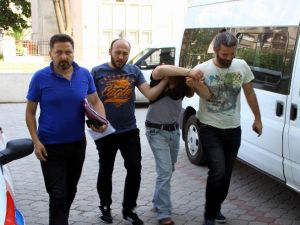 Uyuşturucu Satarken Suçüstü Yakalanan Genç Tutuklandı