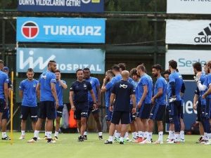 Fenerbahçe, Yeni Sezon Hazırlıklarını Sürdürüyor