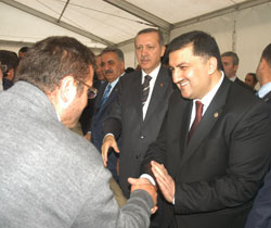 Çadırda Başbakan Erdoğan İzdihamı