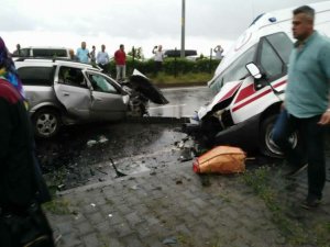 Rize'de Ambulans ile Gürcü Otomobil Çarpıştı 1 Bebek Öldü, 5 Yaralı