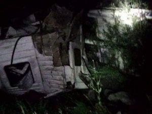 Kömür Yüklü Kamyon Uçuruma Yuvarlandı