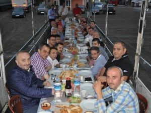 Tır Dorsesi Üzerinde İftar Yaptılar