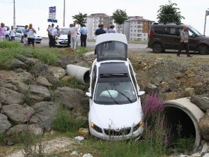 Samsun’da Kaza Yapan Araç Su Kanalına Düştü: 1 Yaralı