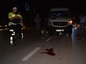 Erbaa’da Minibüs İle Motosiklet Çarpıştı: 2 Yaralı