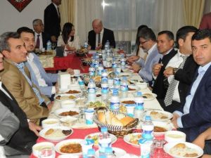 Çevre Ve Şehircilik Bakanı Özhaseki Cizre’de İftar Yaptı