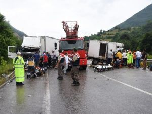 Tır İle Kamyon Çarpıştı: 1 Ölü, 2 Yaralı
