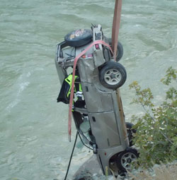 Artvin'de otomobil Çoruh Nehri'ne uçtu 3 Ölü 1 Yaralı
