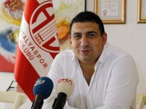 Öztürk: "Ronaldinho’yu Transfer Etmeyeceğiz”