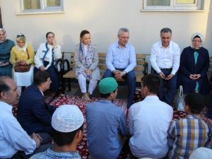 Ak Parti Genel Başkan Yardımcıları Kur’an Kursundaki Öğrencileri Ziyaret Etti