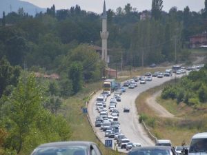 Tosya D-100 Karayolunda Bayram Trafiği Çileye Döndü.