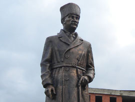 Güneysu'ya Atatürk Heykeli