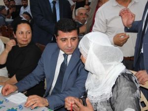 Hdp Eş Genel Başkanı Selahattin Demirtaş İftarını Silopi’de Yaptı