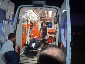 Fatsa’da Otomobil Refüje Çarptı: 6 Yaralı