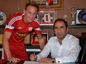 Sivasspor, 6 Futbolcuyla Resmi Sözleşme İmzaladı