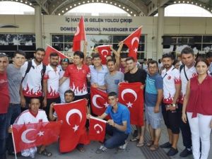 Şampiyonlara Sessiz Karşılama