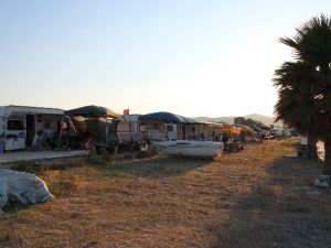 Urla Kum Denizi Karavan Parkı Oldu