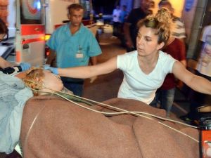 Genç Kız Denizde Boğulmaktan Son Anda Kurtuldu