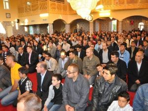 Stockholm’de Bayram Namazı Coşkusu