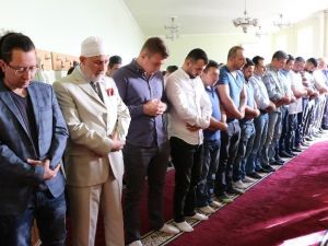 Macaristan’da Müslümanlar Bayram Namazında Buluştu