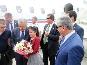 Bakan Arslan Kars’ta Hemşehrileriyle Bayramlaştı