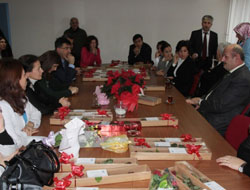 Bakırcı 1615 Öğretmene Gül Verdi