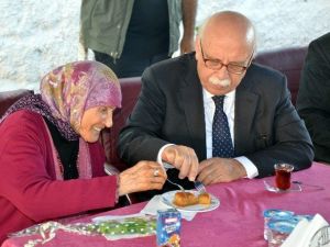 Bakan Avcı Huzurevi Sakinleri Ve Esnafla Bayramlaştı