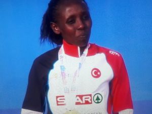 Yasemin Can Rekorla Kazandı