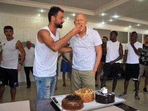 Alanyasporlu Sezer Özmen’e Doğum Günü Sürprizi